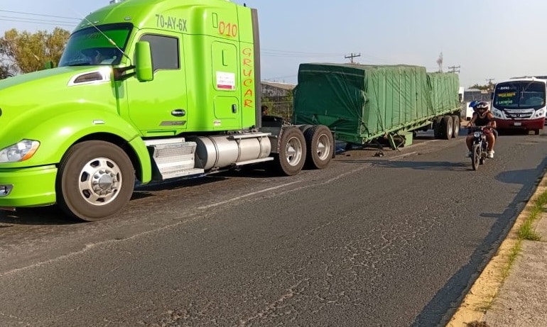 Accidente en Coatzacoalcos: trÃƒÂ¡iler pierde remolque en vÃƒÂ­a pÃƒÂºblica