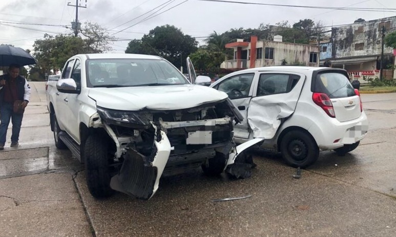 Aparatoso choque en Coatzacoalcos deja daÃƒÂ±os materiales ÃƒÂºnicamente