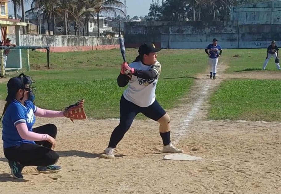 Bandidas y Cleopatras deslumbran en emocionante encuentro deportivo