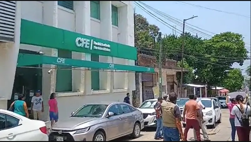 Bloquean CFE tras tres dÃƒÂ­as sin luz en Colorado