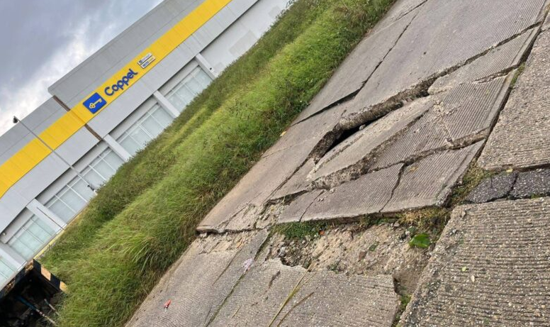 Peligrosas condiciones en Puerto Esmeralda dañan vehÃÂculos