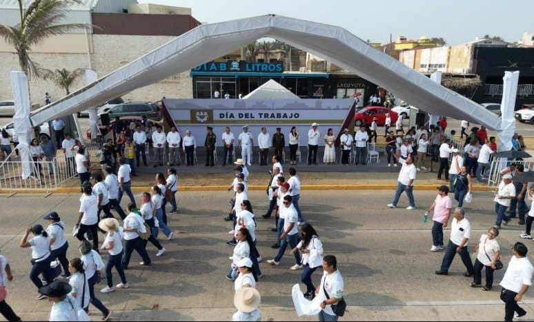 Cientos celebran el DÃƒÂ­a del Trabajo en Coatzacoalcos