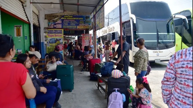 Coatzacoalcos: familias regresan al norte con productos tÃÂpicos