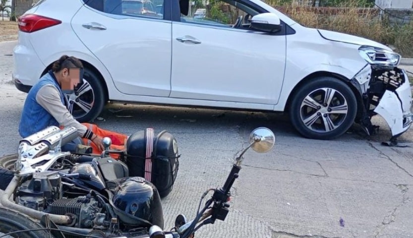 Conductora embiste a motociclista en Coatzacoalcos