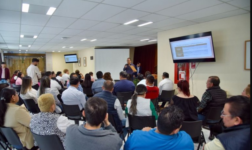 Congreso de Veracruz capacita en consulta ciudadana a personal