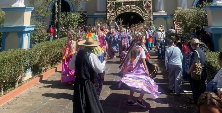 Decenas de familias participan en procesiÃƒÂ³n del Santo Entierro
