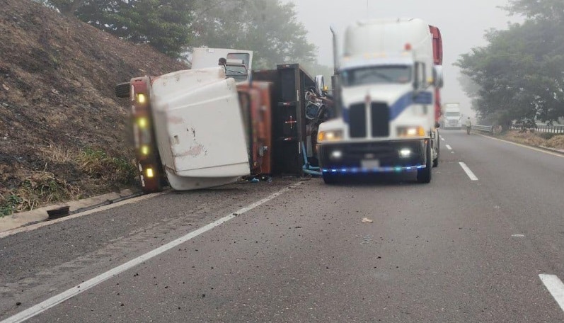Densa neblina genera mÃƒÂºltiples accidentes en Autopista La Tinaja-Cosoleacaque