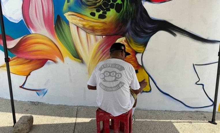 Embellecen mural en plaza N N0s de Coatzacoalcos