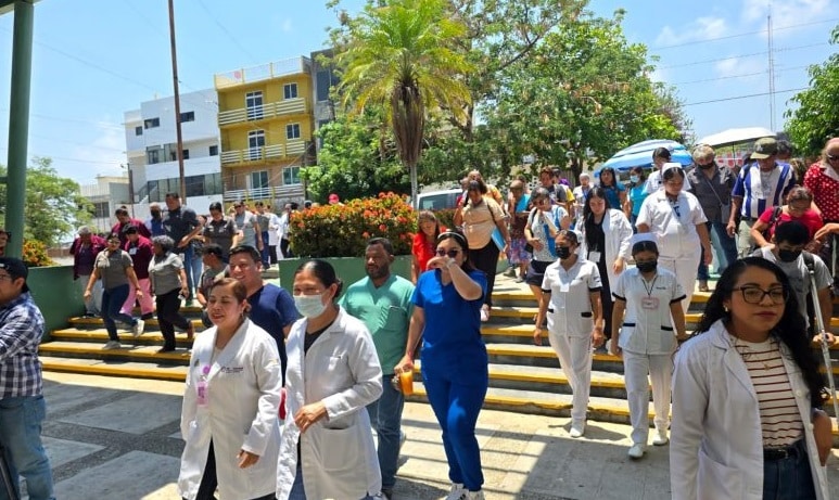 Empresas y escuelas de Coatzacoalcos participan en simulacro 2025