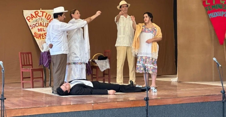 Estudiantes de Coatzacoalcos disfrutan obra sobre Felipe Carrillo Puerto