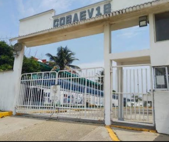 Estudiantes del Cobaev protagonizan pelea sexual en Coatzacoalcos