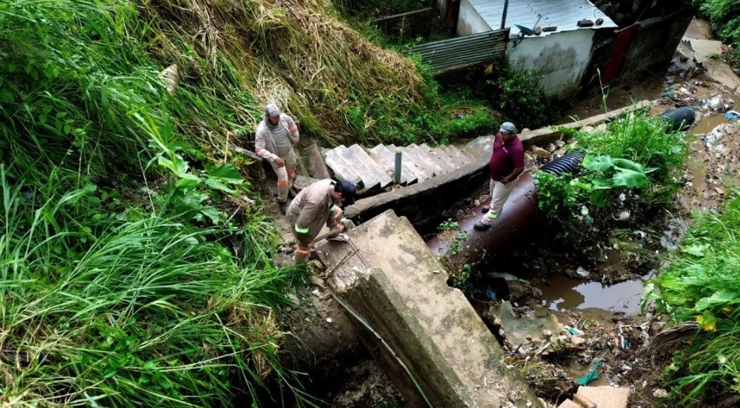 Familias afectadas por derrumbe en Coatzacoalcos tras lluvias
