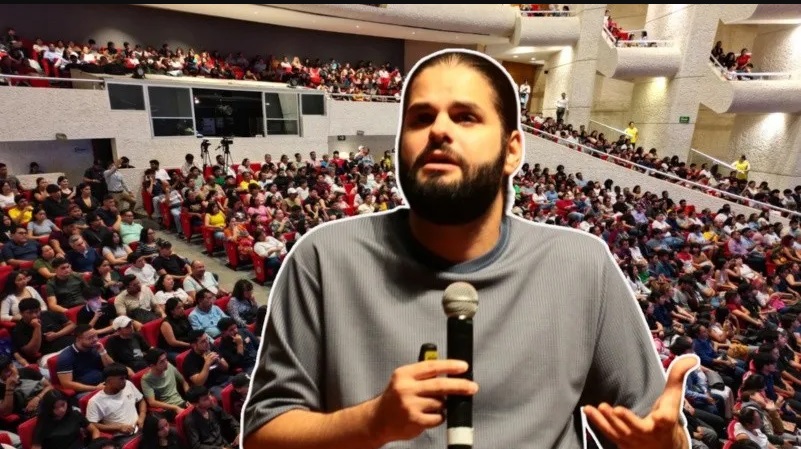 Farid Dieck llena Teatro de Coatzacoalcos en Festival del Mar