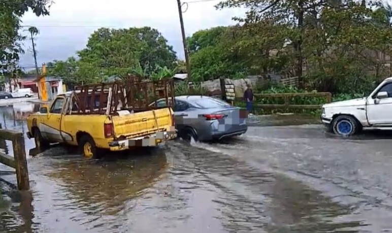 Frente frÃÂo 27 causa encharcamientos en Coatzacoalcos