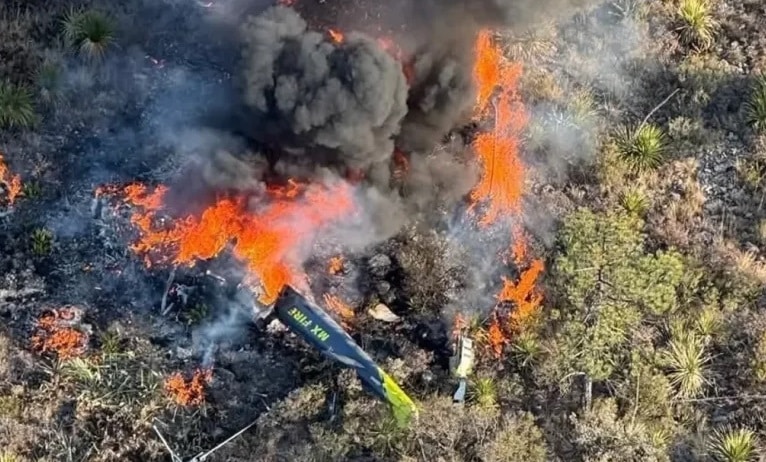 HelicÃƒÂ³ptero se desploma mientras combate incendio en Coahuila