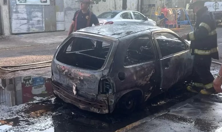 Incendio de auto en Avenida 20 de Noviembre, Veracruz