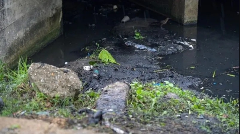 Intensifican programa de limpieza de canales en Coatzacoalcos 2025