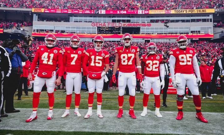 Jefes y Comandantes buscan llegar al Super Bowl 2025