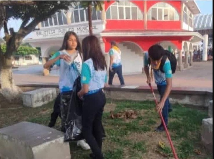 JÃƒÂ³venes adventistas realizan limpieza en espacios de MoloacÃƒÂ¡n