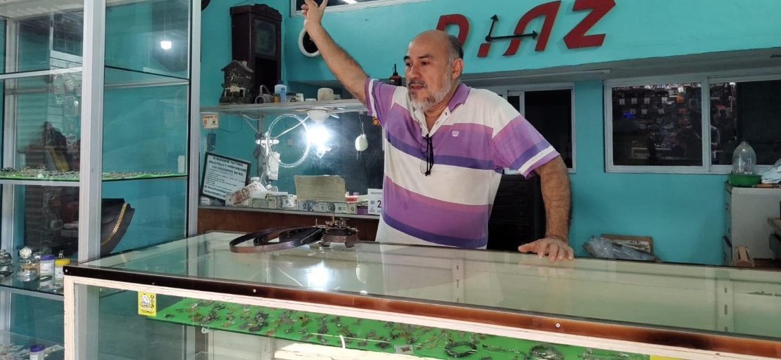 La tecnologÃƒÂ­a moderna amenaza el oficio de relojero en Veracruz