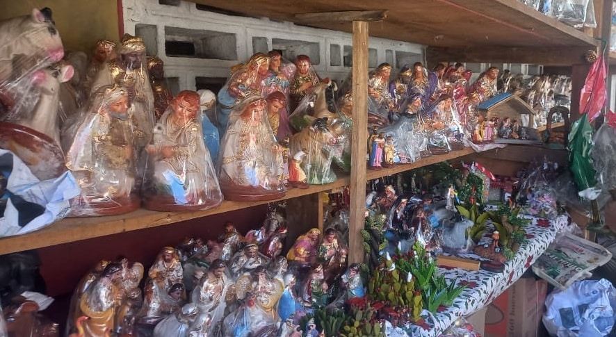 Locatarios de Coatzacoalcos inician venta de adornos navideÃƒÂ±os