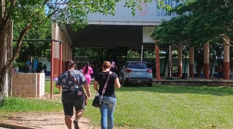 Padres denuncian cobros indebidos en primaria Mundo Nuevo