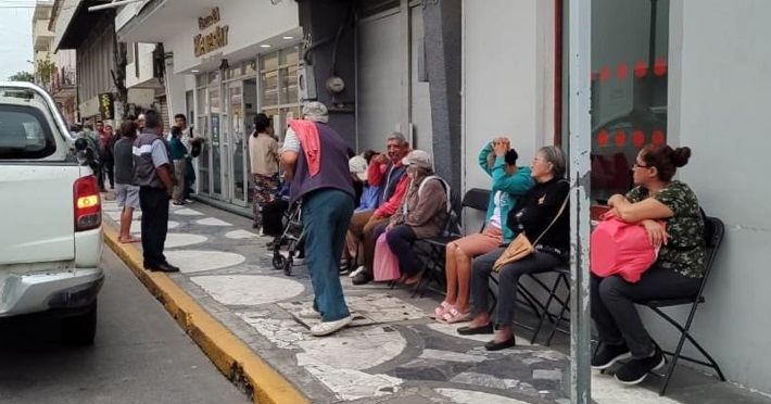 Pago de pensiones del bienestar avanza en Veracruz Puerto