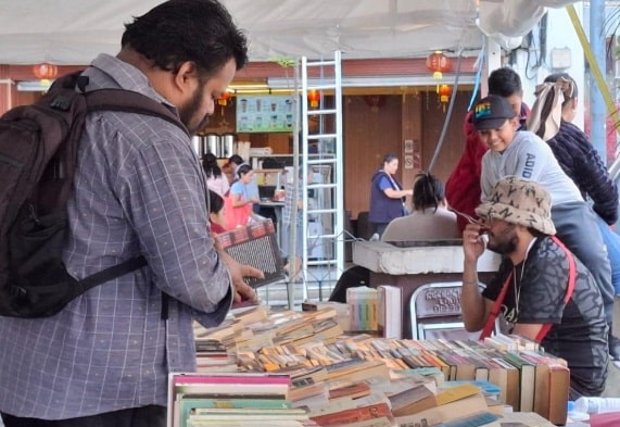 Plazuela del CarbÃƒÂ³n en Xalapa se llena de libros y cultura