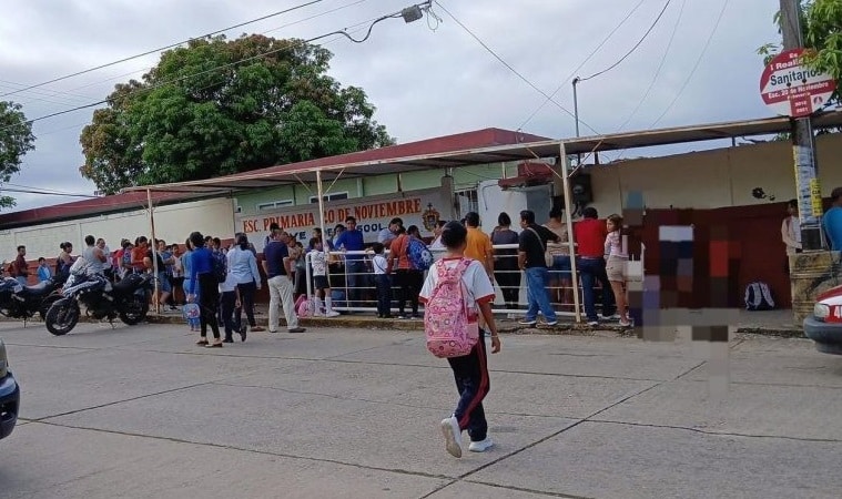 Reabren escuela primaria 20 de Noviembre en Coatzacoalcos tras protesta
