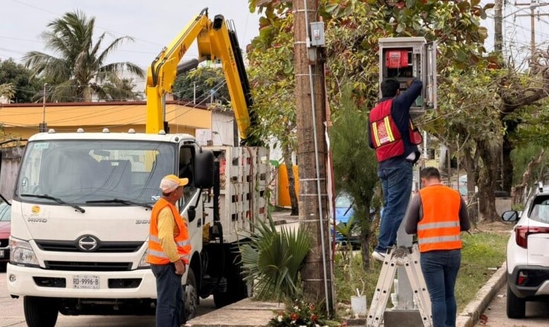 Reparan semÃƒÂ¡foros en el centro de Coatzacoalcos de inmediato