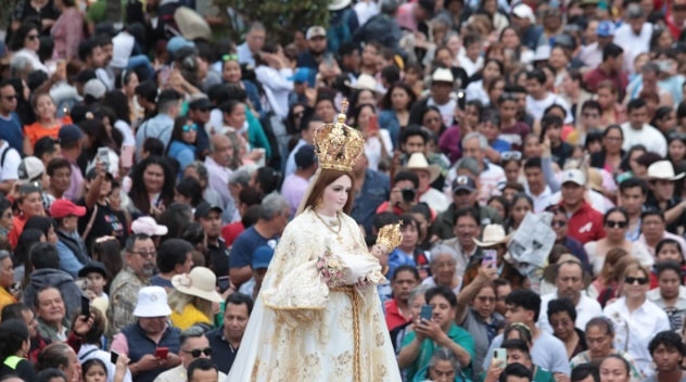 RocÃƒÂ­o Nahle acompaÃƒÂ±a recorrido de la Virgen de la Candelaria