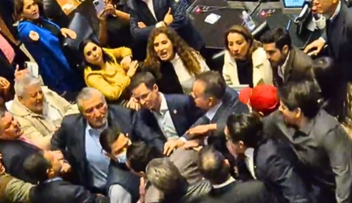 Senadores de Morena y PAN protagonizan intensa riÃƒÂ±a en Senado