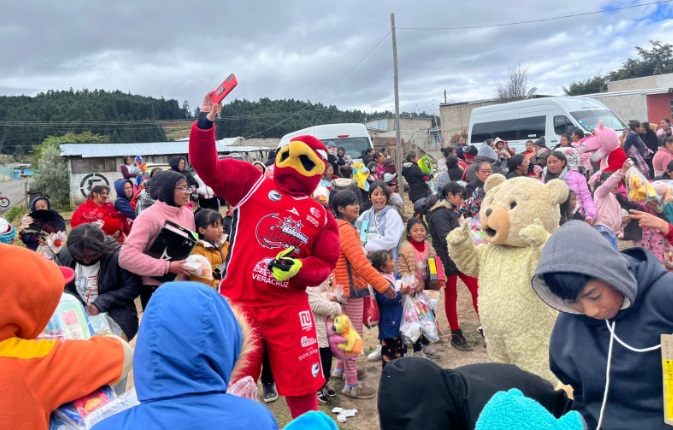 Trineo de Yeyo Claus sorprende en Cofre de Perote