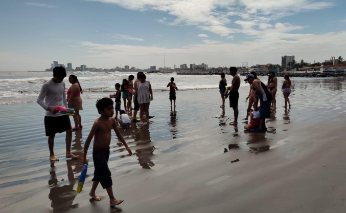 Turistas disfrutan playas de Veracruz a pesar del frÃƒÂ­o