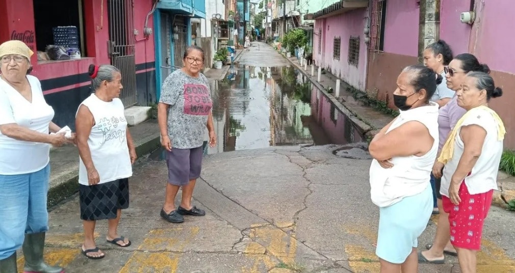 Vecinos de Coatzacoalcos exigen soluciÃƒÂ³n a drenaje deficiente