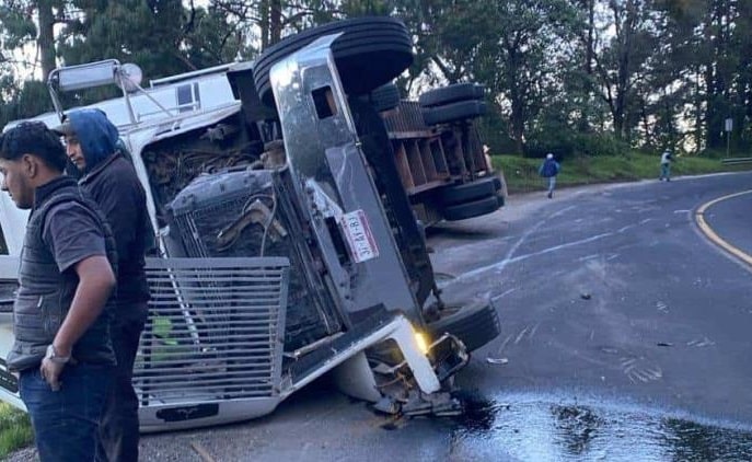 Vuelco en NormandÃƒÂ­a genera caos en carretera Xalapa-Perote